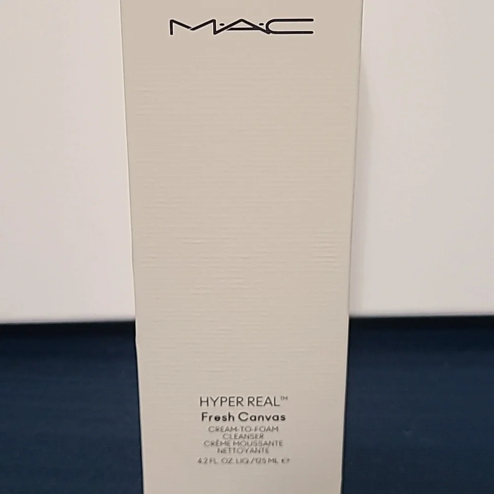 MAC Hyper Real Fresh Canvas Cream to Foam Cleanser 4.2 fl oz ‎ NEW IN BOX